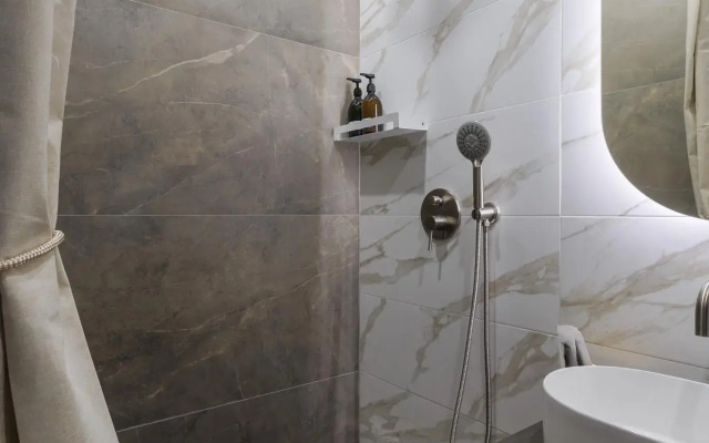 Apartments on 50 let Oktyabrya 63g street (2)