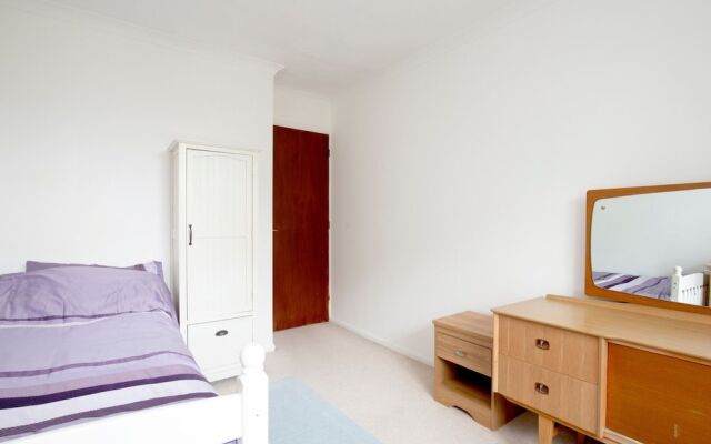 Sunny Summertown Apartment for 3 With Parking