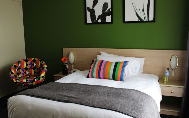 The Oriana Orange - Retro Hotel & Resort