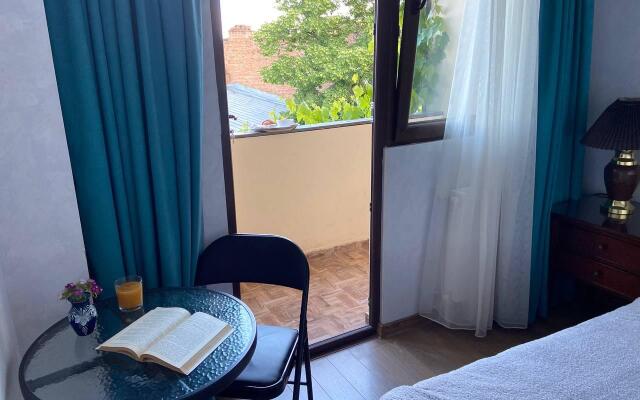 Tbilisi Tales (Тбилиси Тэйлс)