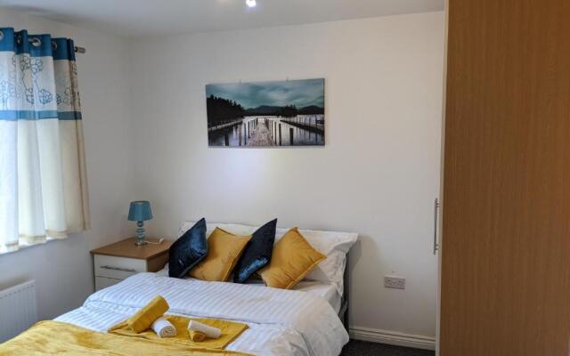 MBIZ Apartment - En-suite with Allocated Parking