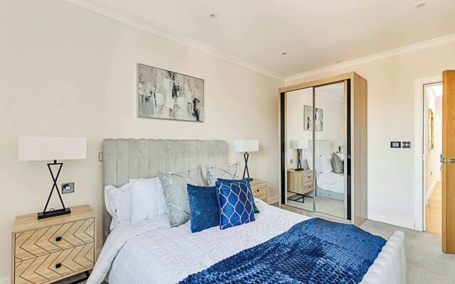 Penthouse Apartment In Brentford