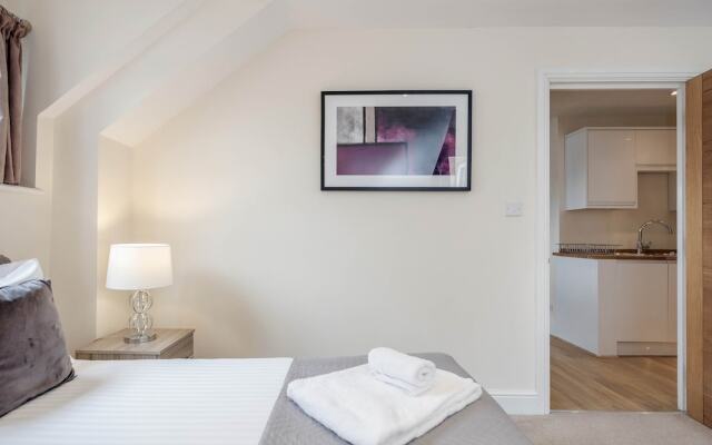 Luxury 1 Bedroom Apartment with Parking