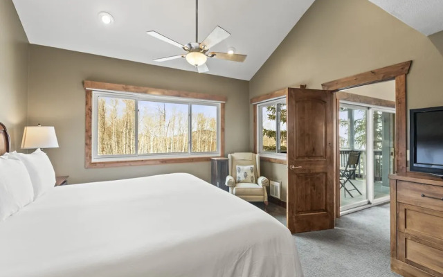 Snow Flower 123 3 Bedroom Condo