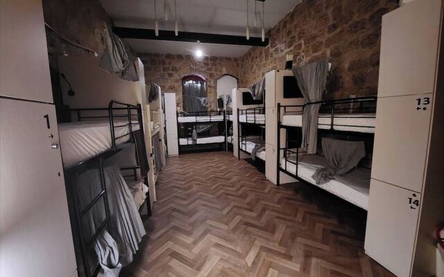 Capsule & Dormitory Space-X