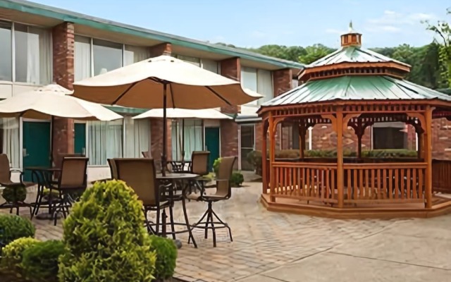 Days Inn by Wyndham Butler Conference Center