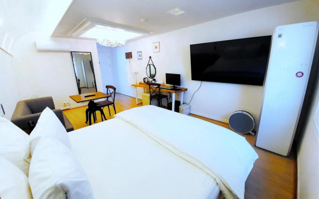 Uneed Hotel