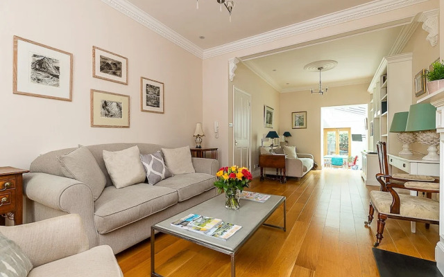 JOIVY Stunning 3 bed House Close to Westfield