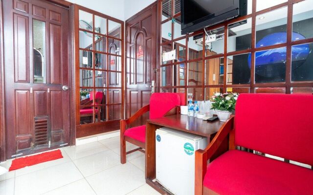 Reddoorz Plus Quang Trung Street