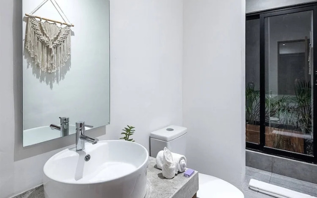 Unbeatable Located 2 Br Apt W/amazing Natural Lig