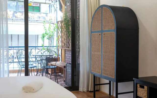 Little Balcony Hang Ca