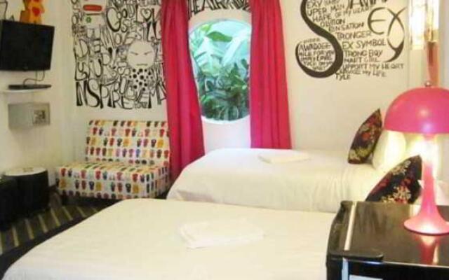 White Rabbit Hostel - Adults Only