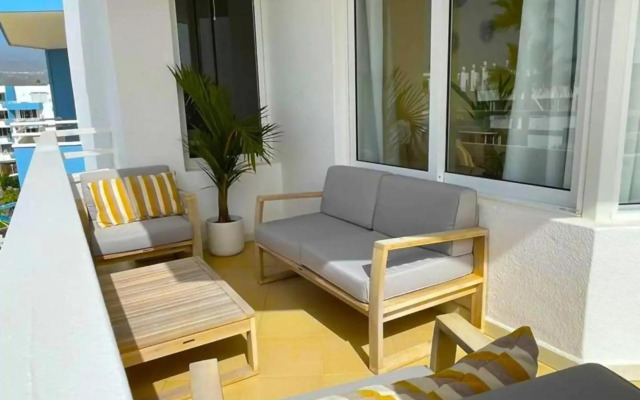 Refurbished 1 bedroom apartment with large pool