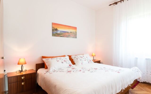 Five Bedroom Holiday House & Pool near Kanegra Beach