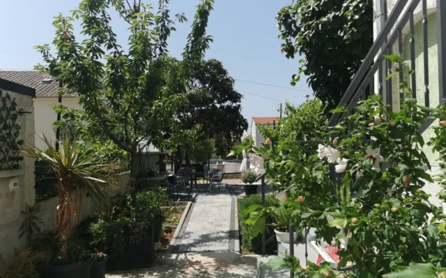 Green-beautiful Modern Apt. With Balcony & Garden
