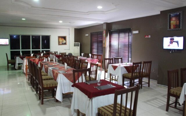 Reverton Hotel