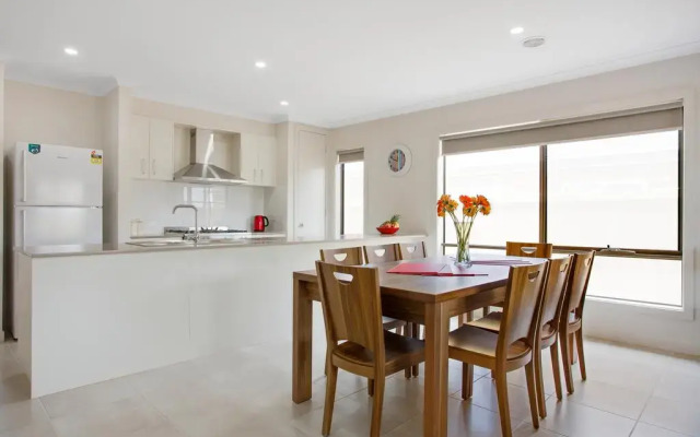 Serviced Houses Point Cook