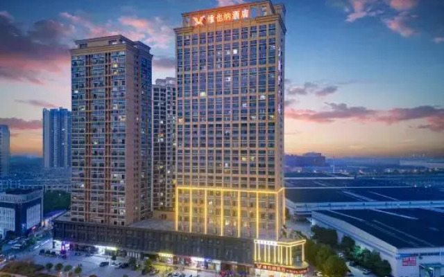 Vienna Hotel (Wuhan Sports Center Fenghuang Road Subway Station)