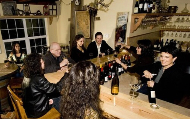 Queen's Inn By the River