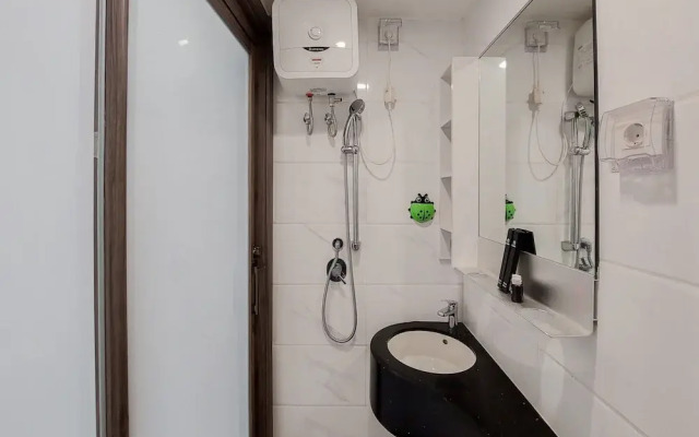 Homey And Warm Studio At Sky House Bsd Apartment