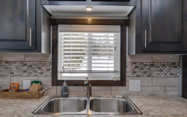 Hickory-dickory Hollow