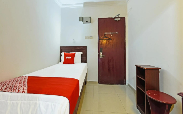 OYO 90572 J Hotel Masjid India