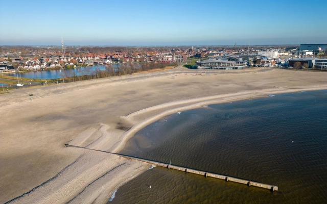 Houseboat in Lemmer With Harbor Views