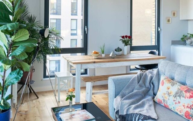 Beautiful 1 Bedroom With Balcony Near Mile End