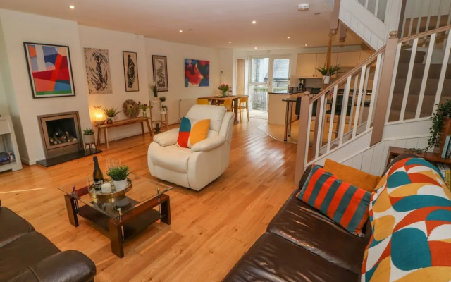 Barn End, 9 Stad Clynnog