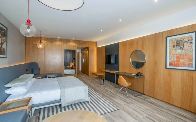 Отель Riviera Royal Hotel, Resort & Casino