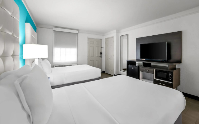 Howard Johnson by Wyndham Columbus Fort Moore