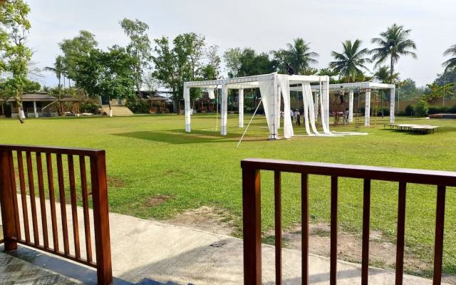Paramount Riverfront Resort & Spa