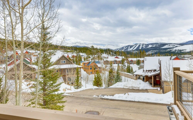 Fraser Cabin w/ Hot Tub & Mountain Views!