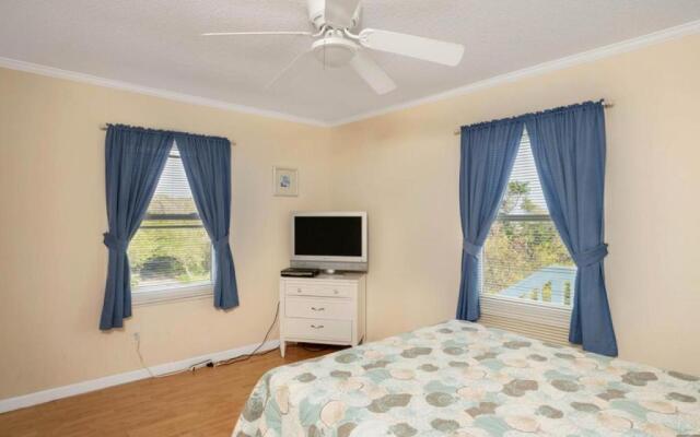 The Hideaway by Oak Island Accommodations