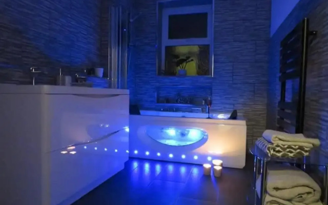 Stay in Comfort , Completely Renovated