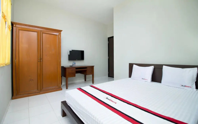 RedDoorz @ Pulo Gebang