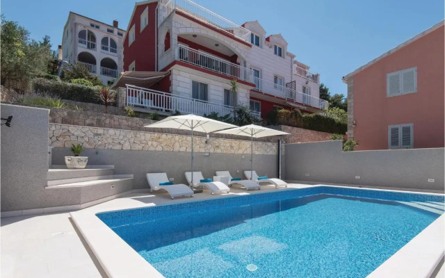 Two-Bedroom Apartment in Prigradica