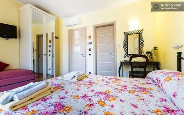 Aurelia Garden Gold Bed & Breakfast