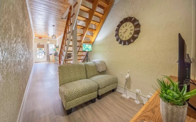 Stroll Into Town: Cozy Apartment in Kilmarnock
