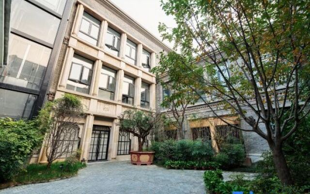 No. 8 Courtyard Homestay (Daming Lake Baotu Spring)