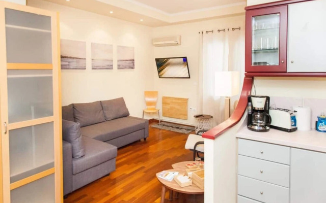 Centrally Located Studio In Athens