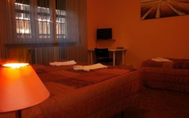 Airport Pisa Rooms