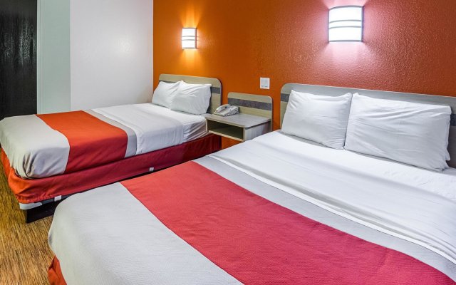 Motel 6 Benbrook, TX - Fort Worth