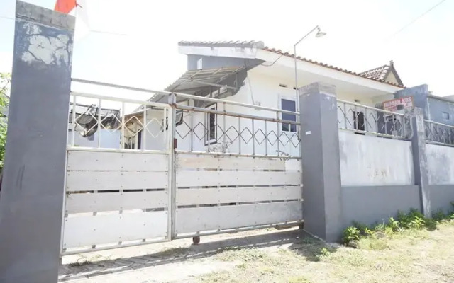 OYO Life 92991 Kost Amantu 2