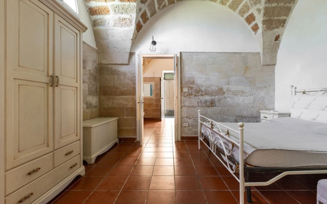 3936 Corte dei Falconi by Barbarhouse