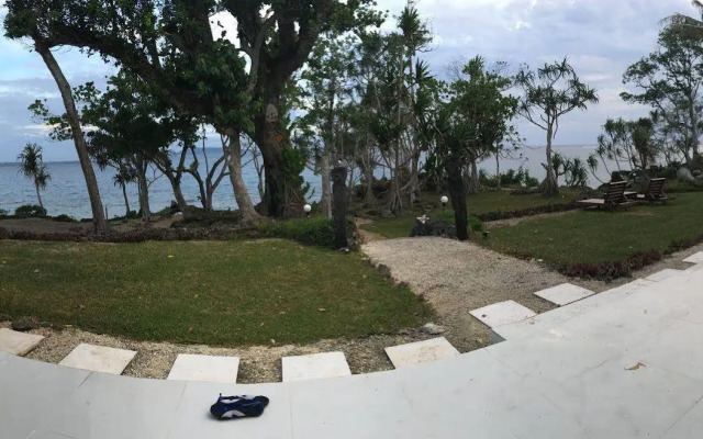 Vila Del Mare Beachfront Resort