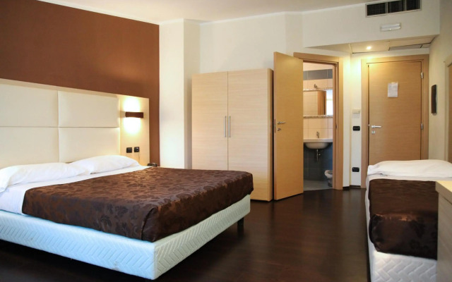 Hotel Sogni D'Oro Airport