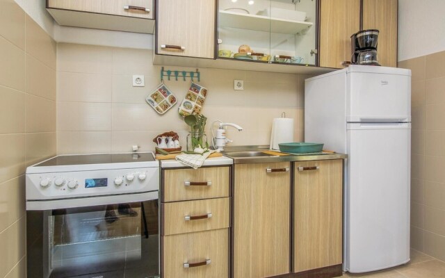 Amazing Apartment in Splitska With 3 Bedrooms and Wifi
