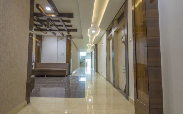 OYO 14022 Hotel Saya Inn