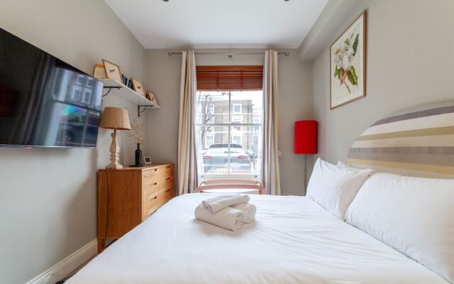 Beautiful & Spacious Flat with Patio
